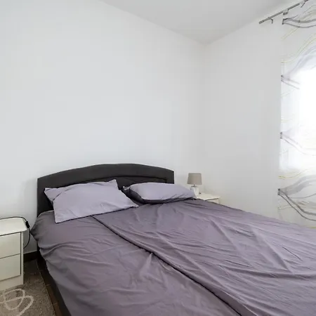 Апартаменты With Parking Space Donji Karin, Novigrad - 22350 *