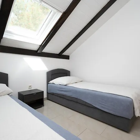 With Parking Space Donji Karin, Novigrad - 22350