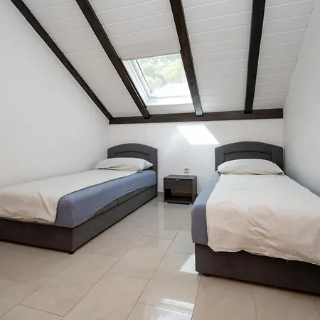 Апартаменты With Parking Space Donji Karin, Novigrad - 22350 Nadin