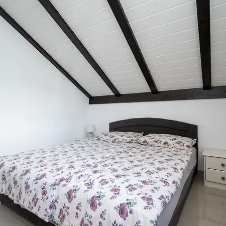 Апартаменты With Parking Space Donji Karin, Novigrad - 22350
