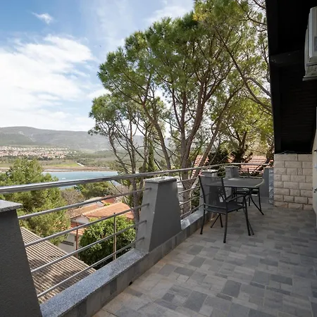 Апартаменты With Parking Space Donji Karin, Novigrad - 22350 Nadin