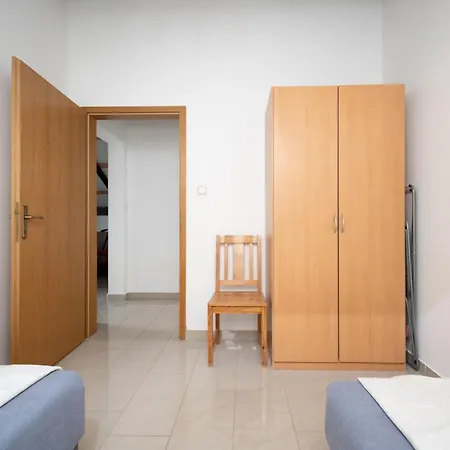 With A Parking Space Donji Karin, Novigrad - 22350 Nadin