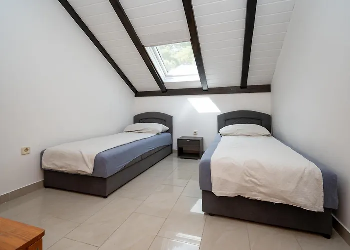 Appartement With Parking Space Donji Karin, Novigrad - 22350 Nadin