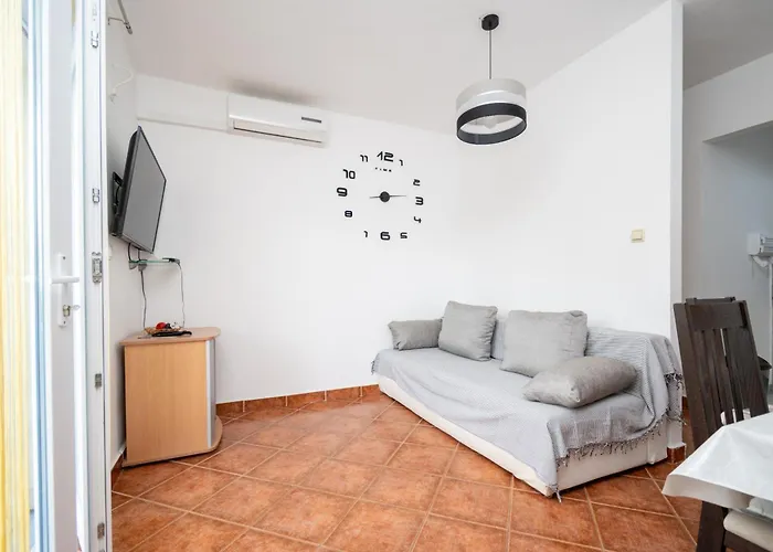 Apartman With Parking Space Donji Karin, Novigrad - 22350 *