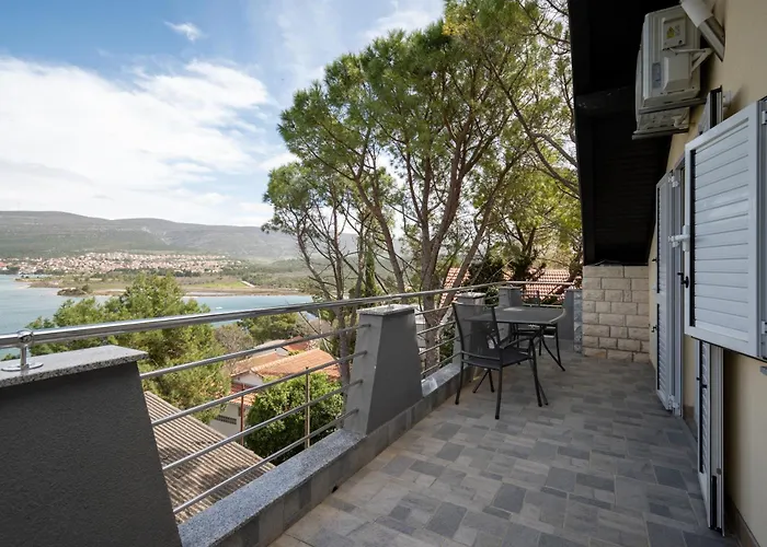 Appartement With Parking Space Donji Karin, Novigrad - 22350 Nadin